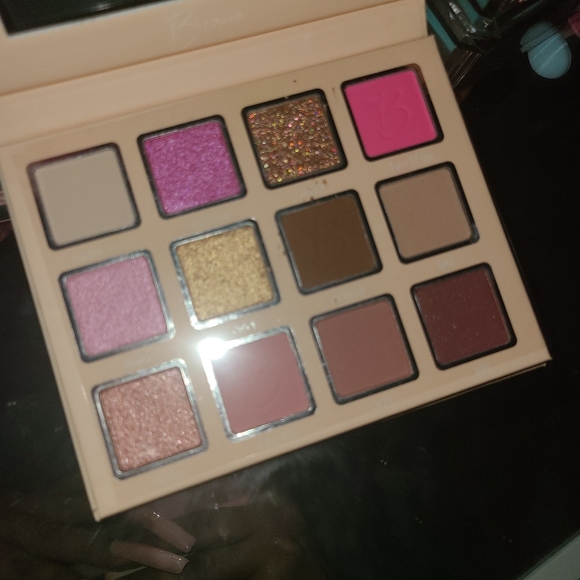 Murillo twins 12 color Makeup Pallet - Picture 4 of 4